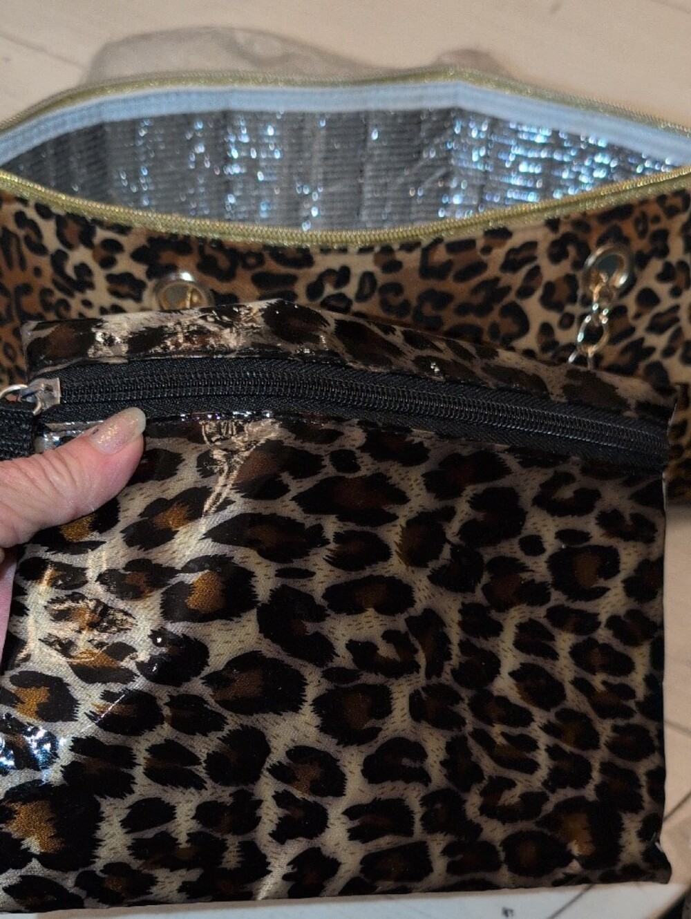 Leopard Print Chain Handle Insulated Wine Tote Bag With Accessories - Picture 8 of 9